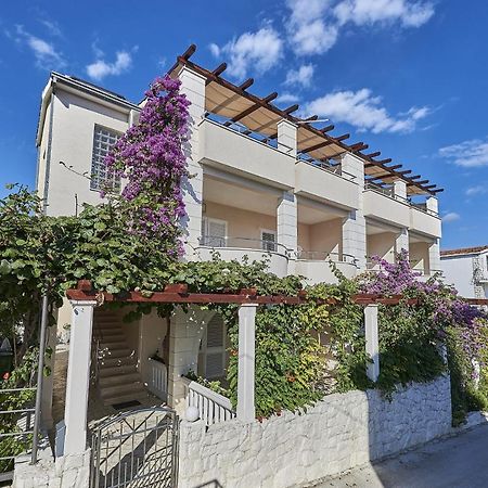 Apartments With A Parking Space Mavarstica, Ciovo - 17803 トロギール エクステリア 写真