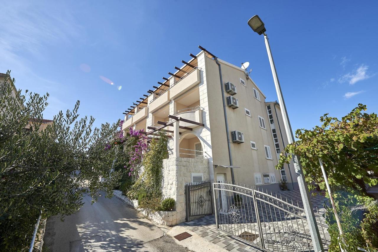 Apartments With A Parking Space Mavarstica, Ciovo - 17803 トロギール エクステリア 写真