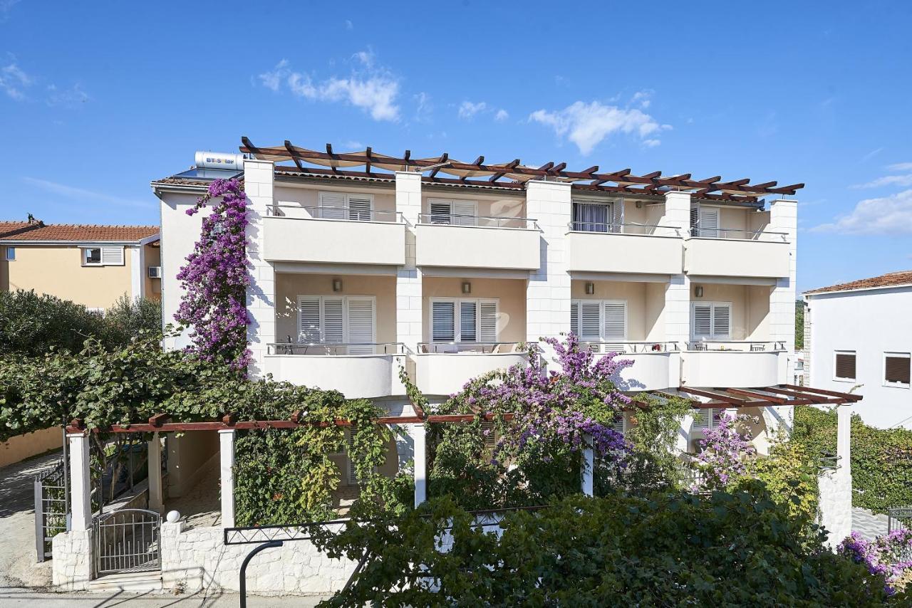 Apartments With A Parking Space Mavarstica, Ciovo - 17803 トロギール エクステリア 写真