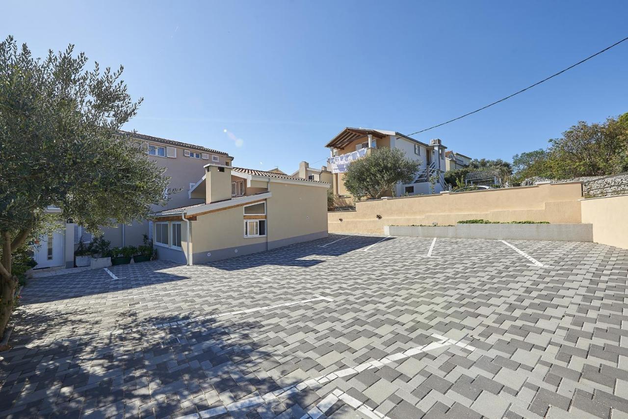 Apartments With A Parking Space Mavarstica, Ciovo - 17803 トロギール エクステリア 写真