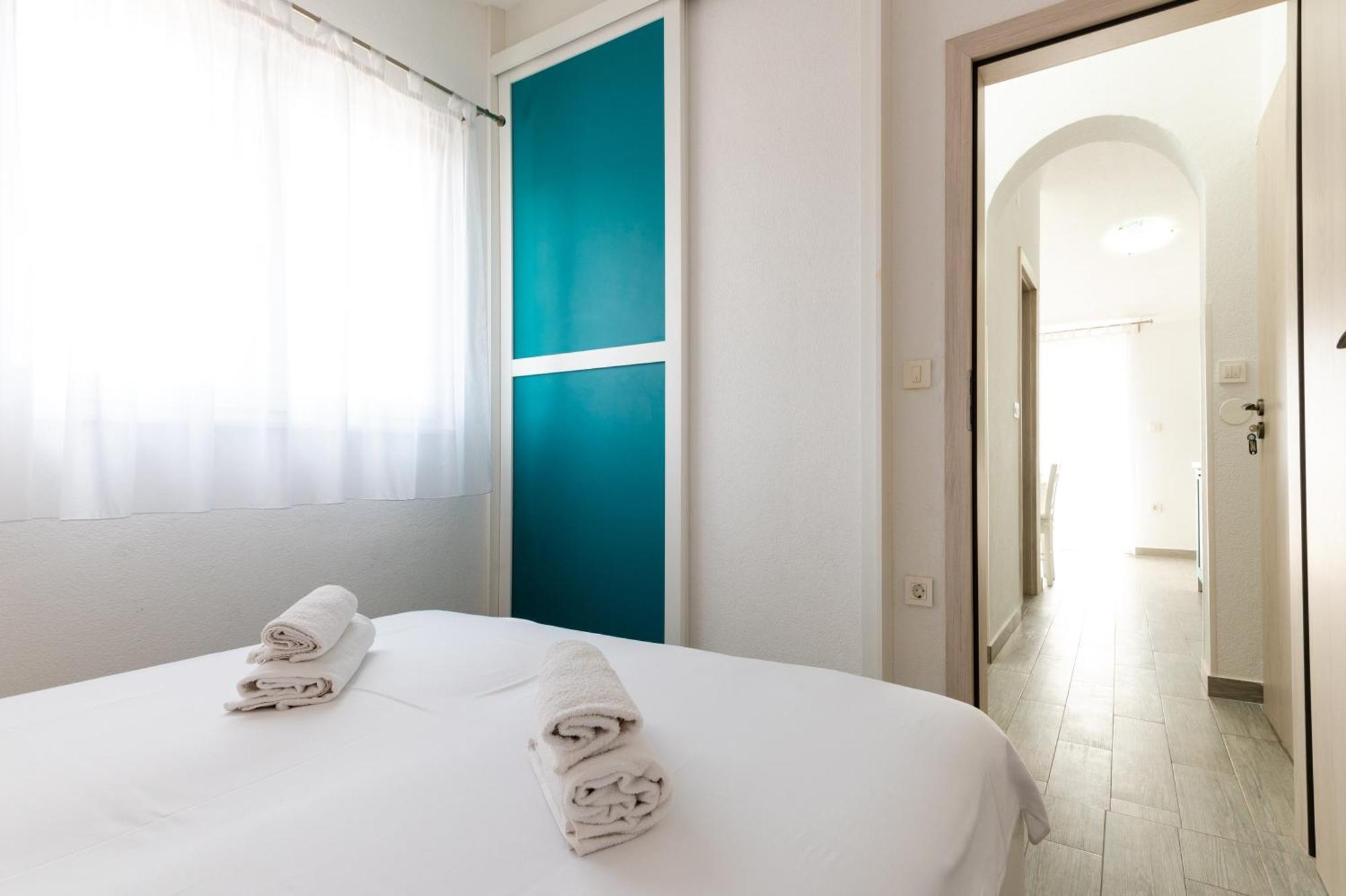 Apartments With A Parking Space Mavarstica, Ciovo - 17803 トロギール 部屋 写真