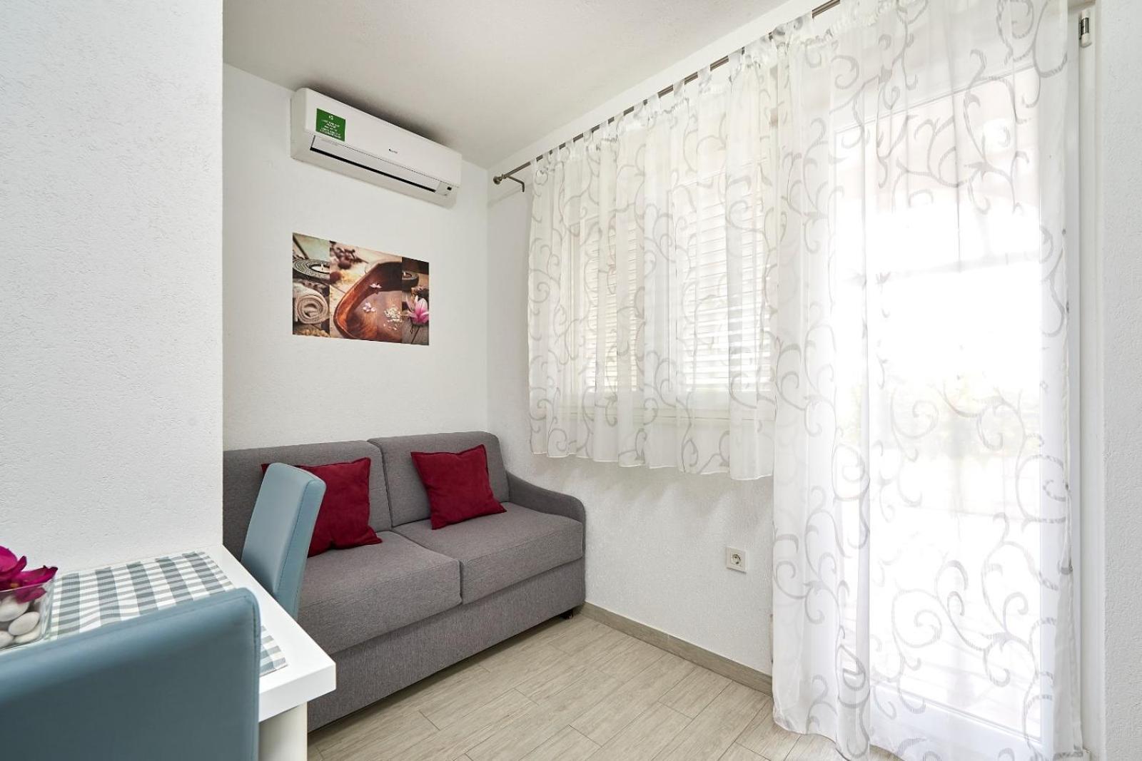 Apartments With A Parking Space Mavarstica, Ciovo - 17803 トロギール 部屋 写真